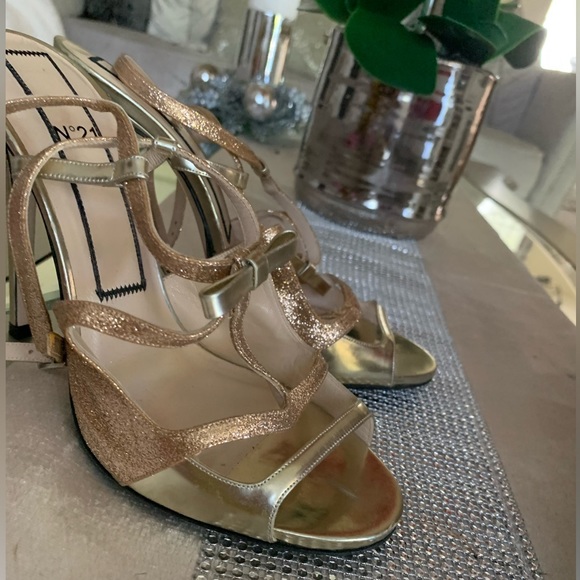 No. 21 GOLD COATED CUTOUT SANDALS SIZE 9 👠👠👠🔥🔥🔥🔥 - Picture 5 of 15